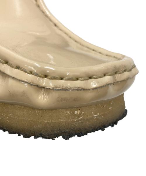SUPREME（シュプリーム）SUPREME (シュプリーム) CLARKS (クラークス) Patent Leather Wallabee ベージュ サイズ:SIZE 39 1/2の古着・服飾アイテム