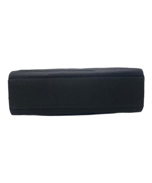 MIU MIU（ミュウミュウ）MIU MIU (ミュウミュウ) ロゴ型押しトートバッグ ブラックの古着・服飾アイテム