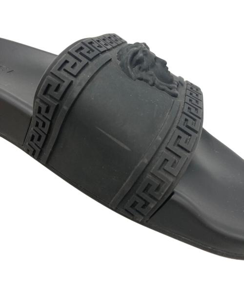 VERSACE（ヴェルサーチェ）VERSACE (ヴェルサーチェ) ラバープールサンダル ブラック サイズ:不明の古着・服飾アイテム