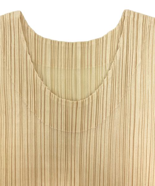 PLEATS PLEASE（プリーツプリーズ）PLEATS PLEASE (プリーツプリーズ) Uネックプリーツカットソー ベージュ サイズ:SIZE 4の古着・服飾アイテム