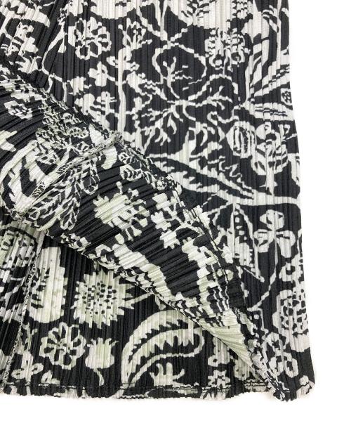 PLEATS PLEASE（プリーツプリーズ）PLEATS PLEASE (プリーツプリーズ) ボタニカルノースリーブチュニック ブラック×ホワイト サイズ:SIZE 3の古着・服飾アイテム