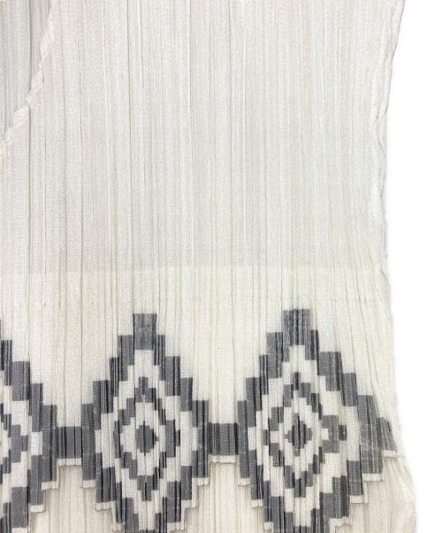 PLEATS PLEASE（プリーツプリーズ）PLEATS PLEASE (プリーツプリーズ) ノースリーブプリーツカットソー ホワイト×グレー サイズ:SIZE 3の古着・服飾アイテム