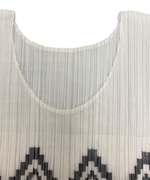 PLEATS PLEASE（プリーツプリーズ）PLEATS PLEASE (プリーツプリーズ) ノースリーブプリーツカットソー ホワイト×グレー サイズ:SIZE 3の古着・服飾アイテム