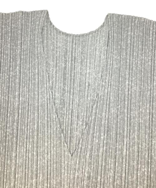 PLEATS PLEASE（プリーツプリーズ）PLEATS PLEASE (プリーツプリーズ) Vネックプリーツチュニック グレー サイズ:SIZE 3の古着・服飾アイテム