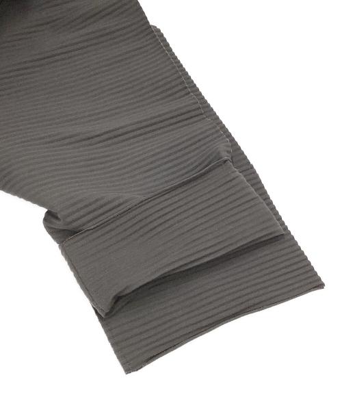 me ISSEY MIYAKE（ミーイッセイ ミヤケ）me ISSEY MIYAKE (ミーイッセイ ミヤケ) プリーツフーデットコート チャコールグレー サイズ:-の古着・服飾アイテム