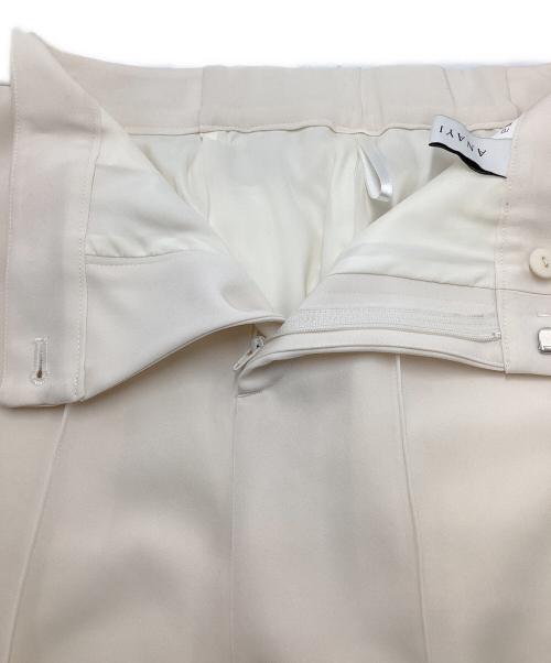 ANAYI（アナイ）ANAYI (アナイ) コンパクトストレッチテーパードパンツ ホワイト サイズ:SIZE 36の古着・服飾アイテム