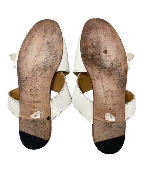Y's（ワイズ）Y's (ワイズ) SEMI GLOSS TANNED LEATHER FLAT SANDALS ホワイト サイズ:SIZE 6の古着・服飾アイテム