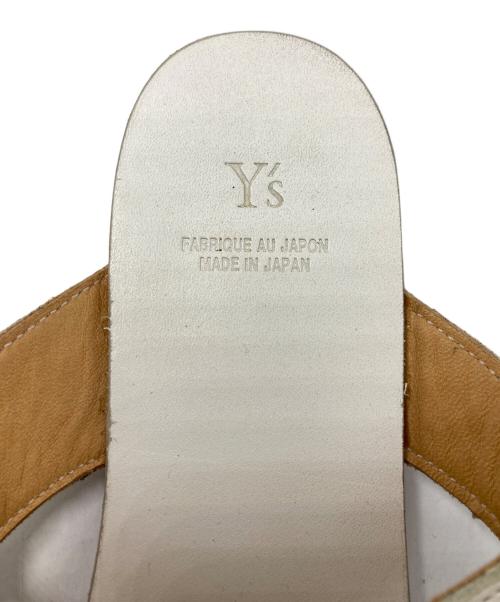 Y's（ワイズ）Y's (ワイズ) SEMI GLOSS TANNED LEATHER FLAT SANDALS ホワイト サイズ:SIZE 6の古着・服飾アイテム
