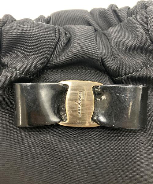 Salvatore Ferragamo（サルヴァトーレ フェラガモ）Salvatore Ferragamo (サルヴァトーレ フェラガモ) ヴァラワンショルダーバッグ ブラックの古着・服飾アイテム