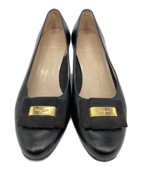Salvatore Ferragamo（サルヴァトーレ フェラガモ）Salvatore Ferragamo (サルヴァトーレ フェラガモ) ヴェラリボンパンプス ブラック サイズ:6 1/2の古着・服飾アイテム
