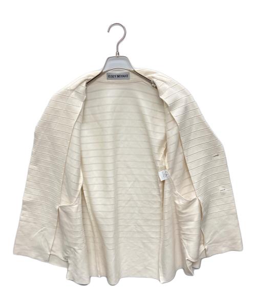 ISSEY MIYAKE（イッセイミヤケ）ISSEY MIYAKE (イッセイミヤケ) 2Bジャケット アイボリー サイズ:SIZE 2の古着・服飾アイテム