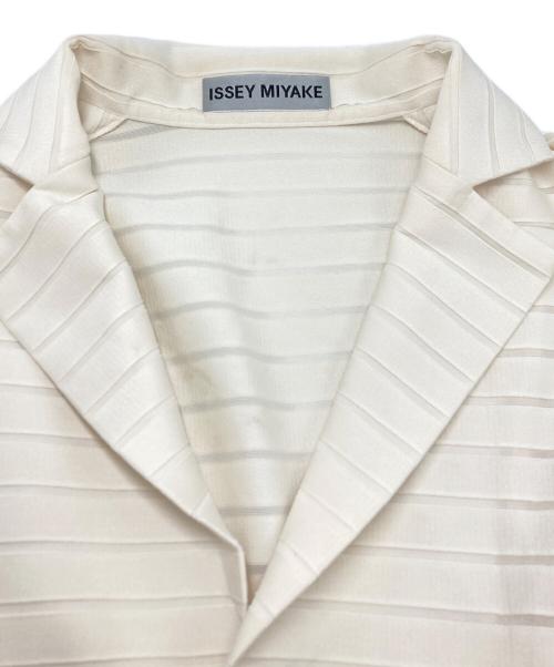 ISSEY MIYAKE（イッセイミヤケ）ISSEY MIYAKE (イッセイミヤケ) 2Bジャケット アイボリー サイズ:SIZE 2の古着・服飾アイテム