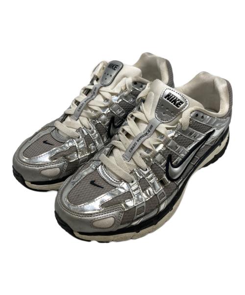 NIKE（ナイキ）NIKE (ナイキ) P-6000スニーカー シルバー サイズ:8.5の古着・服飾アイテム