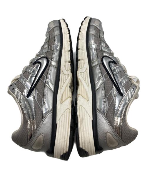 NIKE（ナイキ）NIKE (ナイキ) P-6000スニーカー シルバー サイズ:8.5の古着・服飾アイテム