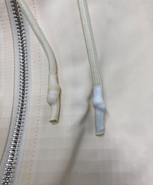 SUM1 STYLE（スミスタイル）SUM1 STYLE (スミスタイル) 馬刺繍ギャザーブルゾン アイボリー サイズ:Fの古着・服飾アイテム