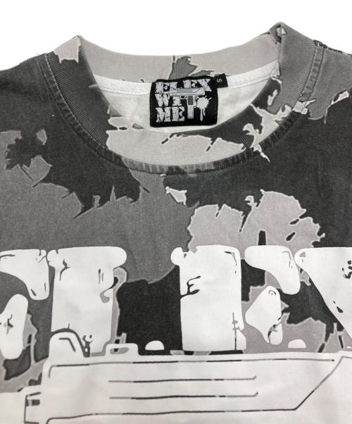 FLEX WIT ME（フレックスウィットミー）FLEX WIT ME (フレックスウィット三―) カモ柄ロゴTシャツ グレー サイズ:Sの古着・服飾アイテム