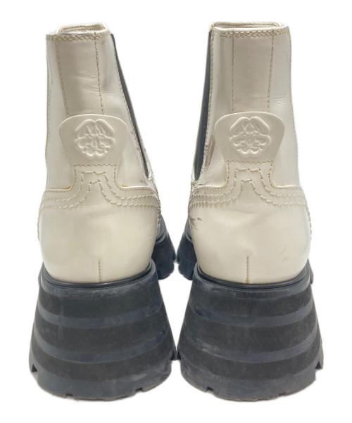 ALEXANDER McQUEEN（アレキサンダーマックイーン）ALEXANDER McQUEEN (アレキサンダーマックイーン) ワンダーチェルシーブーツ ホワイト サイズ:SIZE 36の古着・服飾アイテム