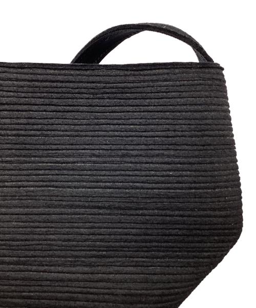 PLEATS PLEASE（プリーツプリーズ）PLEATS PLEASE (プリーツプリーズ) デザインハンドバッグ ブラックの古着・服飾アイテム