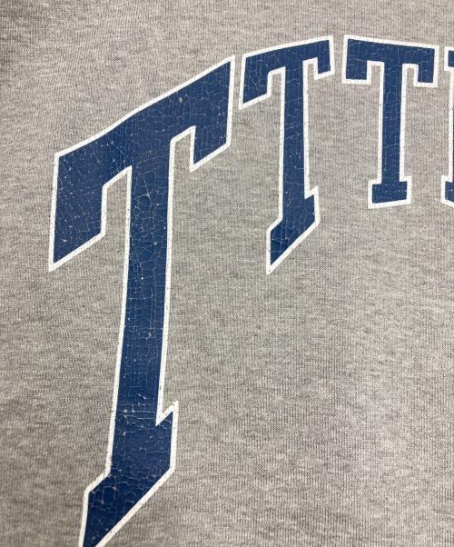 TTT MSW（ティー）TTT MSW (ティー) College logo crew neck sweat グレー サイズ:SIZE　Sの古着・服飾アイテム