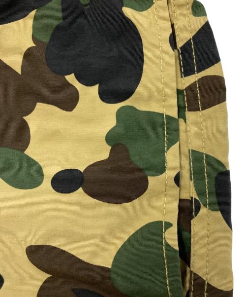 A BATHING APE（ア ベイシング エイプ）A BATHING APE (ア ベイシング エイプ) 1ST CAMO BEACH SHORTS グリーン×イエロー サイズ:SIZE Lの古着・服飾アイテム