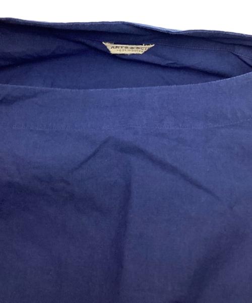 ARTS&SCIENCE（アーツアンドサイエンス）ARTS&SCIENCE (アーツアンドサイエンス) ブラウス ネイビー サイズ:1の古着・服飾アイテム