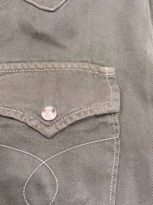 Saint Laurent Paris（サンローランパリ）Saint Laurent Paris (サンローランパリ) スタッズ装飾ウエスタンシャツ カーキ サイズ:SIZE XSの古着・服飾アイテム
