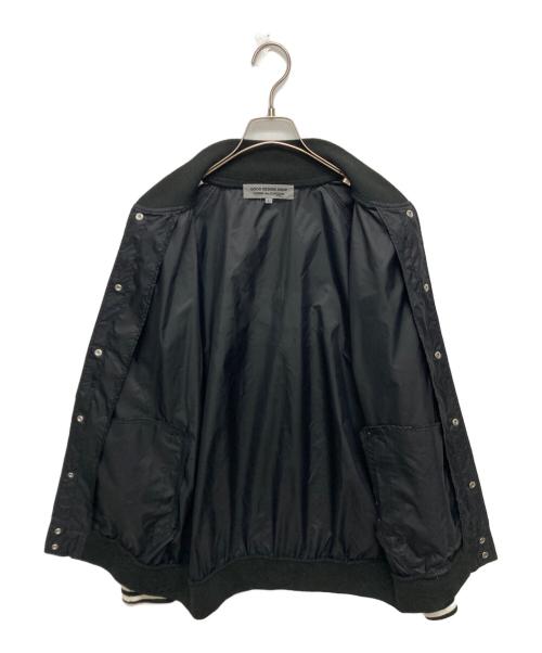 GOOD DESIGN SHOP COMME des GARCONS（グッドデザインショップ コムデギャルソン）GOOD DESIGN SHOP COMME des GARCONS (グッドデザインショップ コムデギャルソン) バックロゴナイロンスタジャン ブラック サイズ:SIZE Lの古着・服飾アイテム