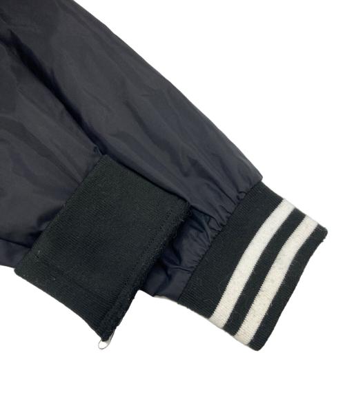 GOOD DESIGN SHOP COMME des GARCONS（グッドデザインショップ コムデギャルソン）GOOD DESIGN SHOP COMME des GARCONS (グッドデザインショップ コムデギャルソン) バックロゴナイロンスタジャン ブラック サイズ:SIZE Lの古着・服飾アイテム