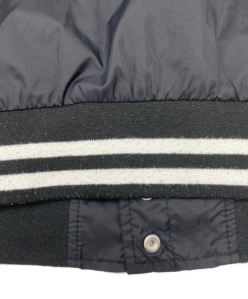 GOOD DESIGN SHOP COMME des GARCONS（グッドデザインショップ コムデギャルソン）GOOD DESIGN SHOP COMME des GARCONS (グッドデザインショップ コムデギャルソン) バックロゴナイロンスタジャン ブラック サイズ:SIZE Lの古着・服飾アイテム