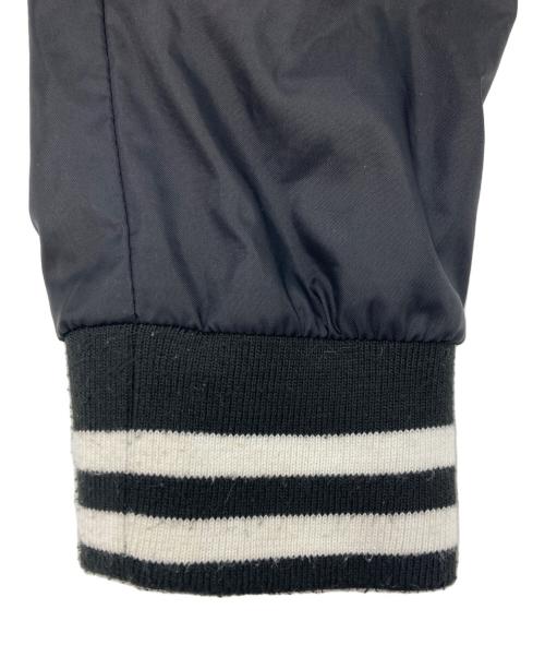 GOOD DESIGN SHOP COMME des GARCONS（グッドデザインショップ コムデギャルソン）GOOD DESIGN SHOP COMME des GARCONS (グッドデザインショップ コムデギャルソン) バックロゴナイロンスタジャン ブラック サイズ:SIZE Lの古着・服飾アイテム