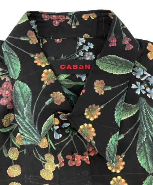 CABAN（キャバン）CABAN (キャバン) シルク パレルモフラワープリントレギュラーシャツ ブラック×グリーン サイズ:SIZE Sの古着・服飾アイテム