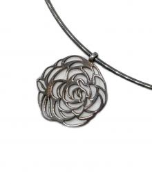 CHANEL（シャネル）の古着「カメリアチョーカー」｜シルバー