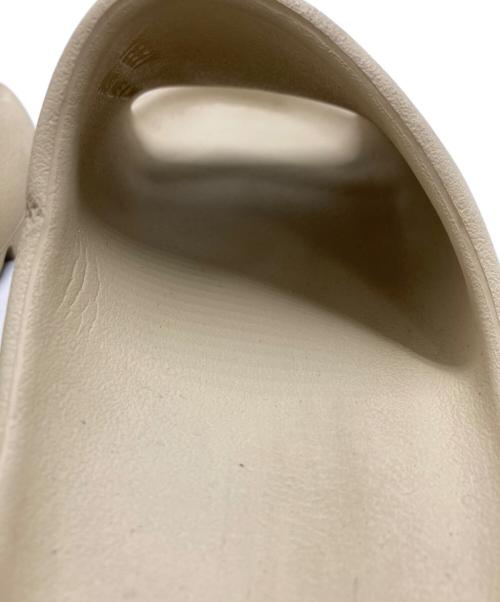 adidas（アディダス）adidas (アディダス) YEEZY SLIDE ベージュ サイズ:US 9の古着・服飾アイテム