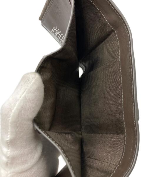 Maison Margiela（メゾンマルジェラ）Maison Margiela (メゾンマルジェラ) パテントレザー3つ折り財布 グレー サイズ:不明の古着・服飾アイテム