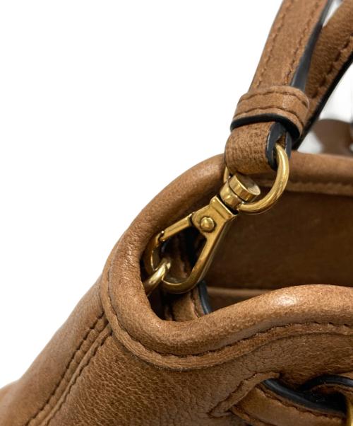 MIU MIU（ミュウミュウ）MIU MIU (ミュウミュウ) トリック レザー バッグチャーム ブラウンの古着・服飾アイテム