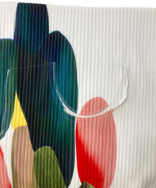 HOMME PLISSE ISSEY MIYAKE（オム プリッセ イッセイ ミヤケ）HOMME PLISSE ISSEY MIYAKE (オム プリッセ イッセイ ミヤケ) 変形プリーツカットソー ホワイト サイズ:SIZE ４の古着・服飾アイテム