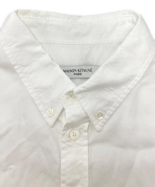 maison kitsune（メゾンキツネ）MAISON KITSUNE (メゾンキツネ) RELAXEDオックスフォードBDシャツ ホワイト サイズ:SIZE XLの古着・服飾アイテム