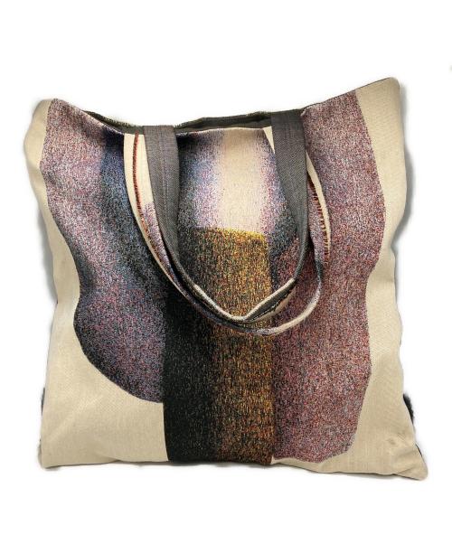 HOMME PLISSE ISSEY MIYAKE（オム プリッセ イッセイ ミヤケ）HOMME PLISSE ISSEY MIYAKE (オム プリッセ イッセイ ミヤケ) ロナンブルレック トートバッグ ベージュ サイズ:不明の古着・服飾アイテム