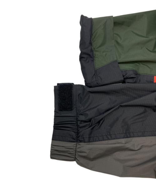 Timberland（ティンバーランド）Timberland (ティンバーランド) Christopher Raeburn (クリストファーレイバーン) RAVINE PATCHWORK MOUNTAIN JACKET ブラック×カーキ サイズ:SIZE Lの古着・服飾アイテム