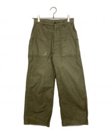 HYKE（ハイク）の古着「BACK SATIN BAKER PANTS」｜カーキ