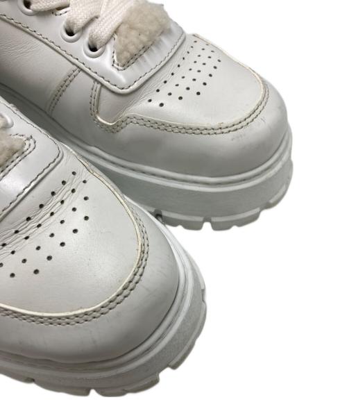 PRADA（プラダ）PRADA (プラダ) トライアングルロゴボア スニーカー ホワイト サイズ:SIZE 35 1/2の古着・服飾アイテム