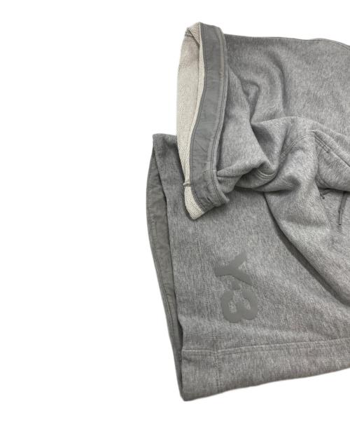 Y-3（ワイスリー）Y-3 (ワイスリー) M CLASSIC TERRY SHORTS グレー サイズ:SIZE Mの古着・服飾アイテム