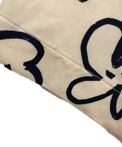 The Open Product（ザオープンプロダクト）The Open Product (ザオープンプロダクト) FLOWER PRINT OVERSIZED SHIRT ベージュ サイズ:SIZE OSの古着・服飾アイテム