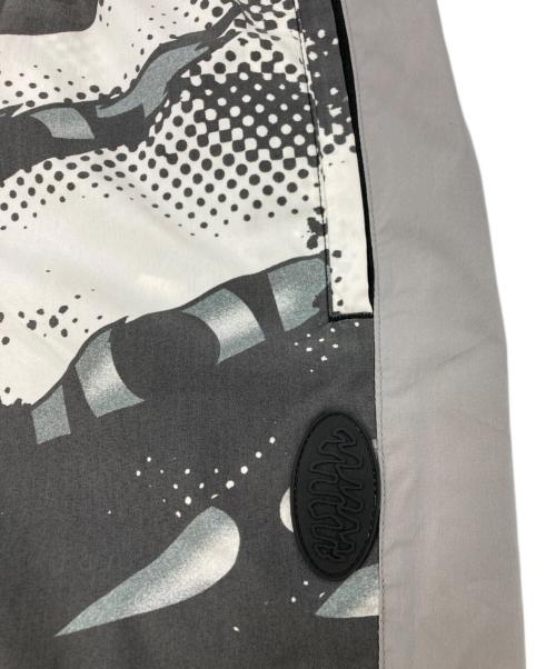 PAM PERKS AND MINI（パム パークス アンド ミニ）PAM PERKS AND MINI (パム パークス アンド ミニ) 総柄カーゴパンツ グレー サイズ:SIZE XLの古着・服飾アイテム