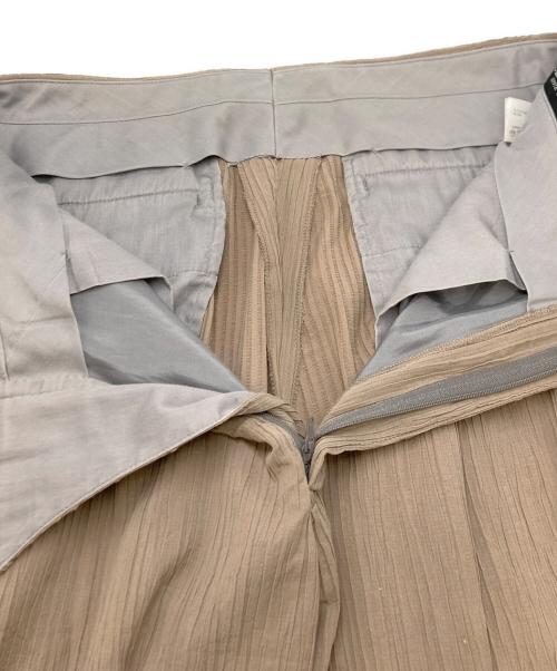 ISSEY MIYAKE（イッセイミヤケ）ISSEY MIYAKE (イッセイミヤケ) プリーツパンツ ベージュ サイズ:SIZE 2の古着・服飾アイテム