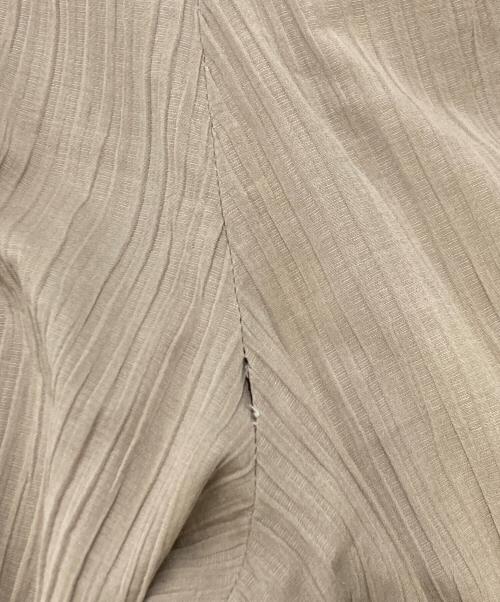 ISSEY MIYAKE（イッセイミヤケ）ISSEY MIYAKE (イッセイミヤケ) プリーツパンツ ベージュ サイズ:SIZE 2の古着・服飾アイテム