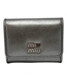 MIU MIU（ミュウミュウ）の古着「チェーンショルダー付カードケース」｜グレー