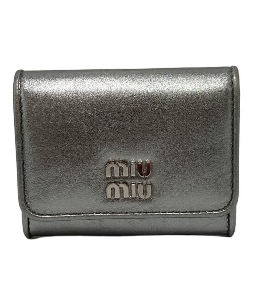 MIU MIU（ミュウミュウ）MIU MIU (ミュウミュウ) チェーンショルダー付カードケース グレー サイズ:実寸サイズをご参照下さい。の古着・服飾アイテム