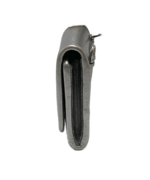 MIU MIU（ミュウミュウ）MIU MIU (ミュウミュウ) チェーンショルダー付カードケース グレー サイズ:実寸サイズをご参照下さい。の古着・服飾アイテム