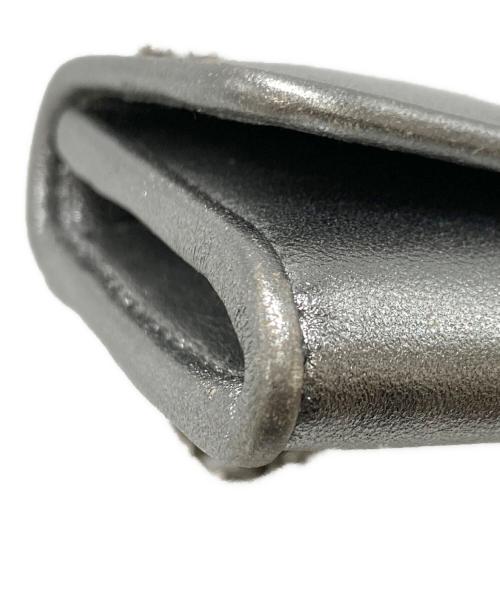 MIU MIU（ミュウミュウ）MIU MIU (ミュウミュウ) チェーンショルダー付カードケース グレー サイズ:実寸サイズをご参照下さい。の古着・服飾アイテム